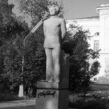 Памятник Валериану Куйбышеву в Университетской роще, г. Томск, 1979 год