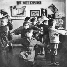 Зарядка в детском саду, г.Томск, 1933 год