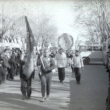 Первомайский парад в Томске. Знаменосец. 1957 г.