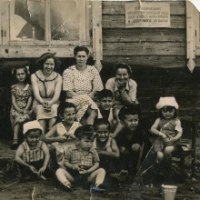 Обитатели городского двора на Черемошниках, г. Томск, 1959 г.