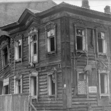 Разрушенный деревянный дом №6 по улице Обруб
