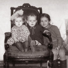 На дедовом кресле, г. Томск, 1962-1963 гг.