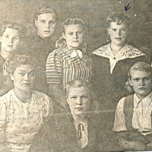 Студенты-заочники ТГУ, г. Томск, лето 1945 года 
