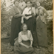 Коллективное фото работников Балыксинской системы золотых приисков, г. Кузнецк, 1912 год