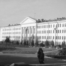 Площадь Революции и главный корпус ТИАСУР, г. Томск, 1979 год