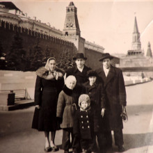 Семья томичей на Красной площади, г. Москва, 1950-е 