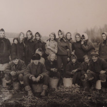 Школьники на картошке, село Зырянское Томской области, 1960-е годы