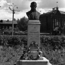Площадь Батенькова, памятник Г. Батенькову, фонтан, г., Томск, 1961 г. (2 кадра)