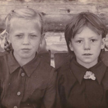 Школьницы в селе Таловка Томского района, август 1957 года