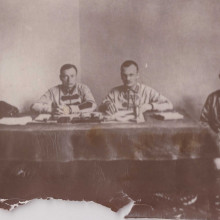 Командиры за столом. Начало 20-го века. Фото из ТВМИ