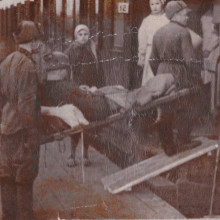 Траспортировка раненого на поезде. Первая половина 20-го века. Фото из ТВМИ
