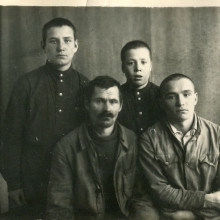 Мой дед с сыновьями, г. Томск, 1950 год