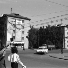 Перекресток проспекта Кирова и улицы Елизаровых, 1990-е г., г. Томск (2 кадра)
