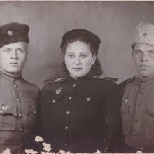 Фотография с боевыми друзьями из Венгрии. 1940-е
