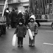 Первомайская демонстрация в Томске, дети и колонна «Сибкабеля», конец 1970-х