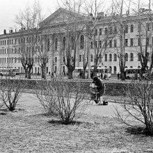 Площадь Революции, сквер, проспект Ленина, дом 40. Начало 1970-х